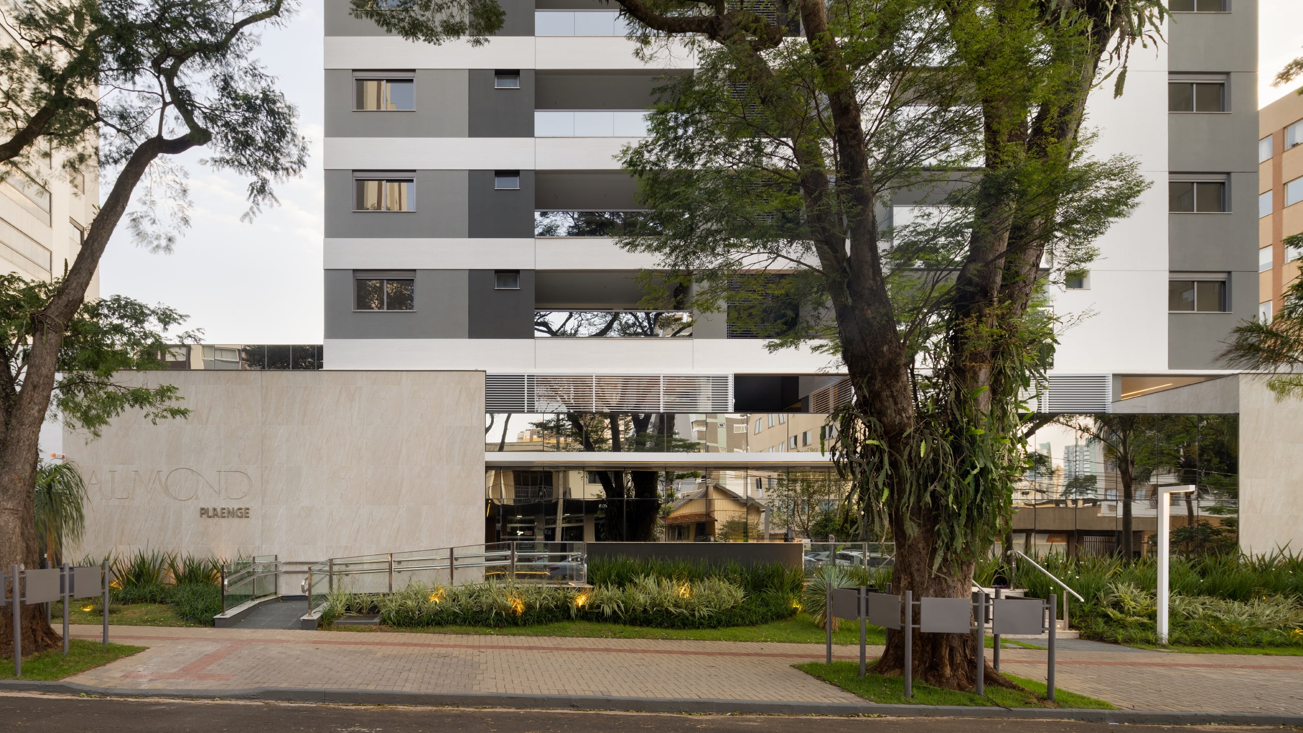 Lazer Maring� Plaenge Almond